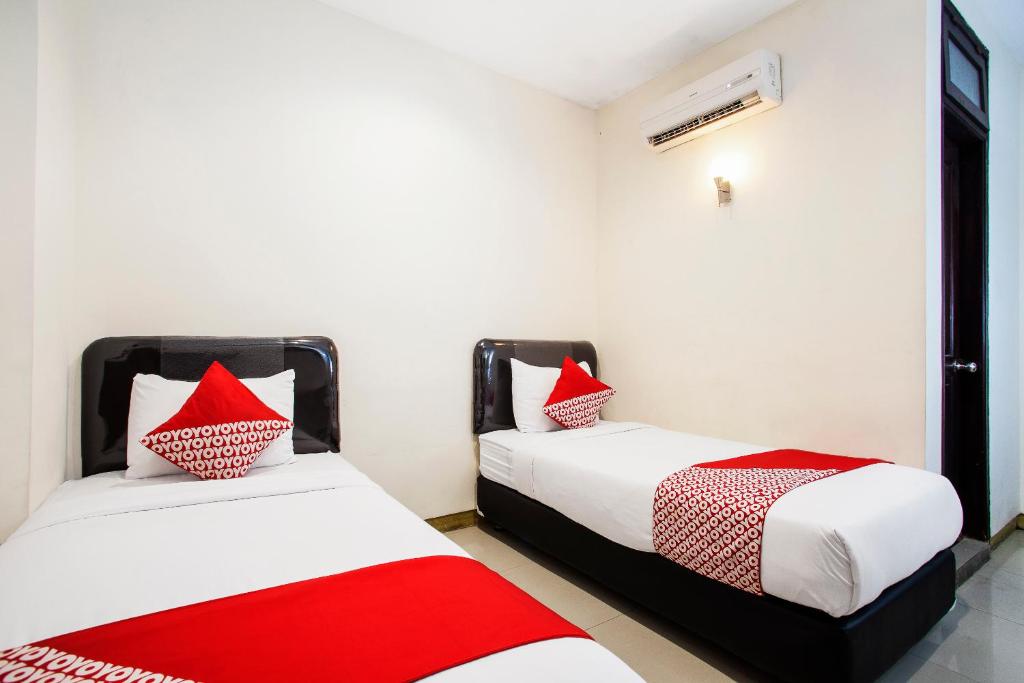 Hotel O Genteng near Genteng Market formerly Uno Hotel